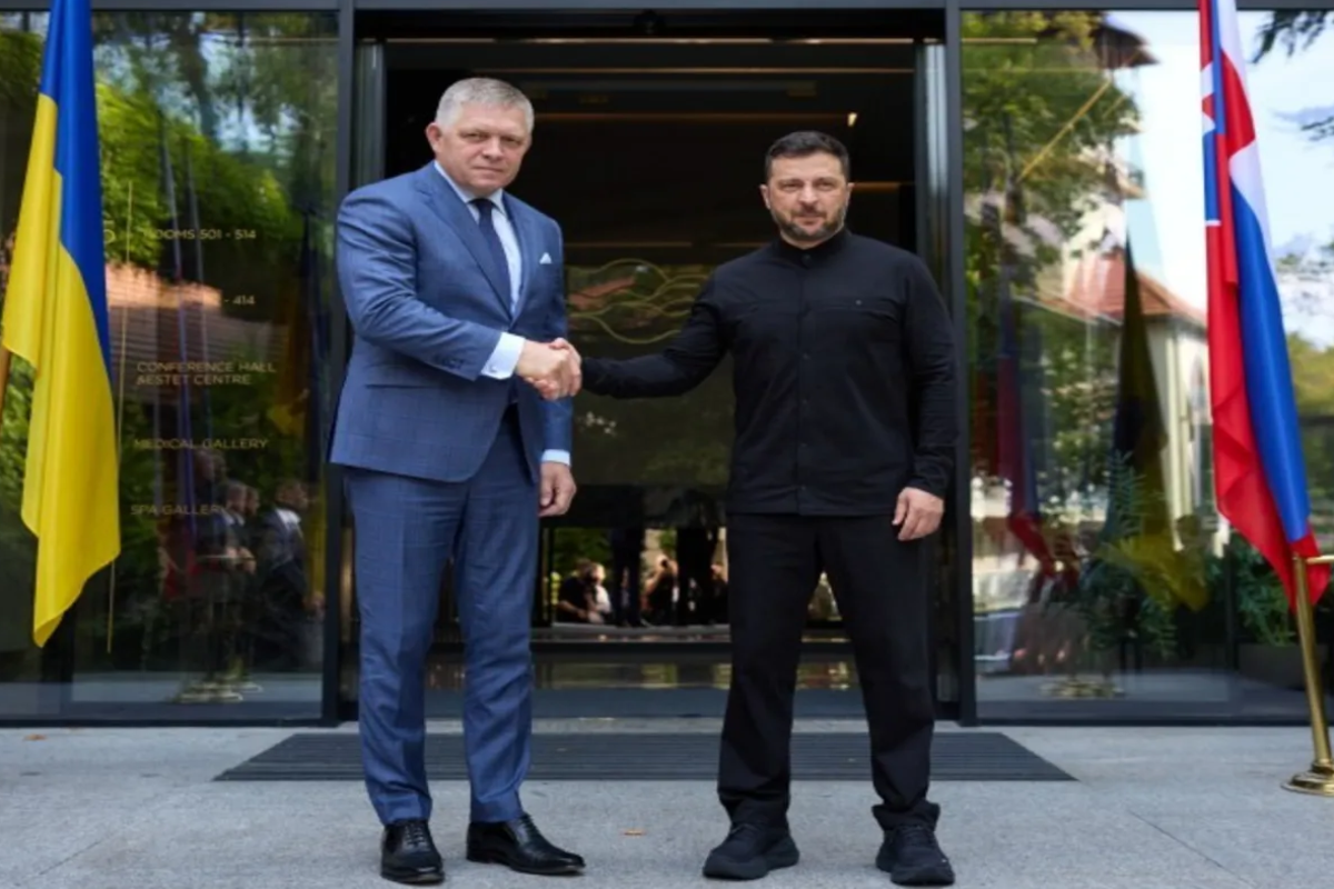 Zelenski münasibətləri müzakirə etmək üçün Fitsonu Ukraynaya dəvət edib