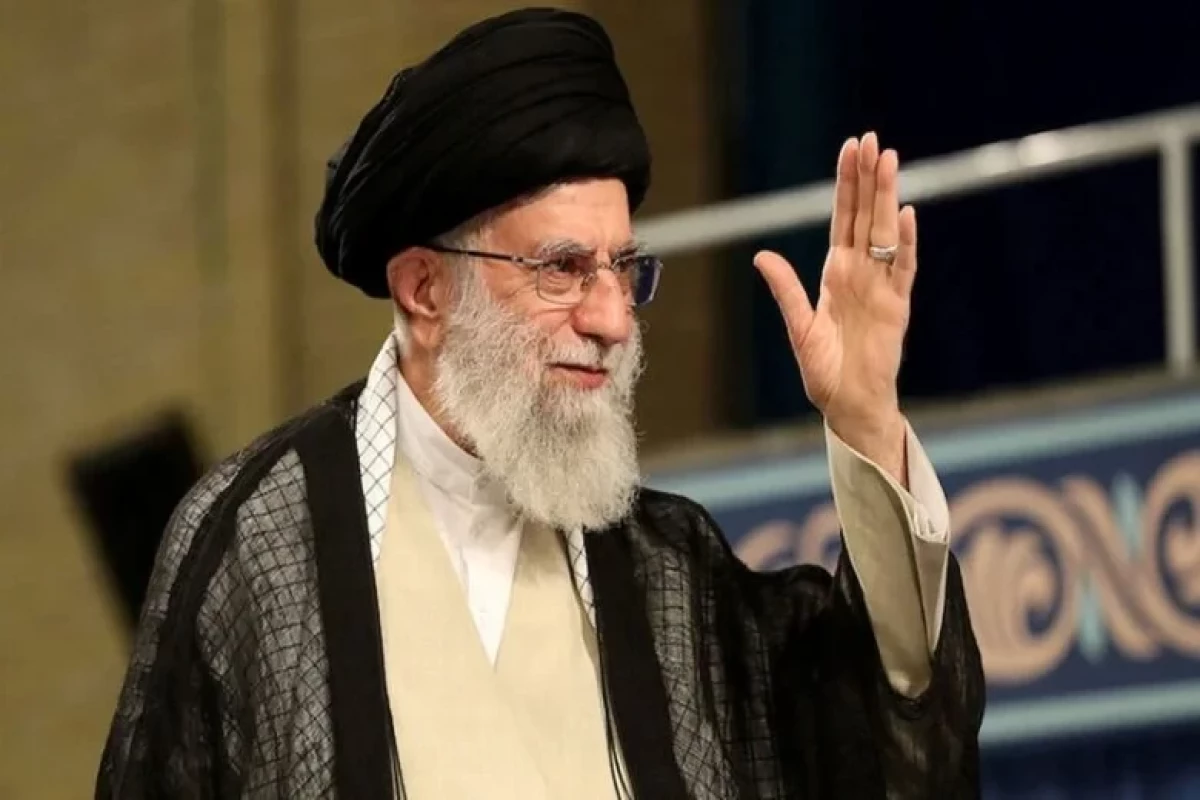 Xameneinin ofisinə hücum edilib