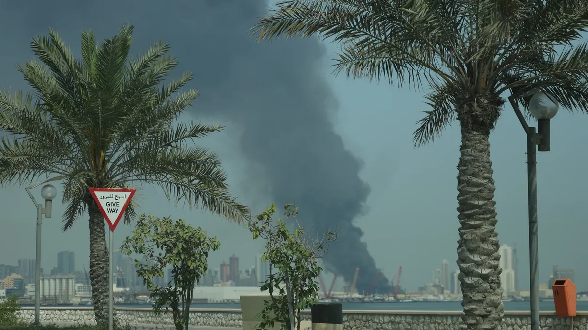 İran Bəhreyn və Kiprdəki Britaniya bazalarını raket atəşinə tutdu