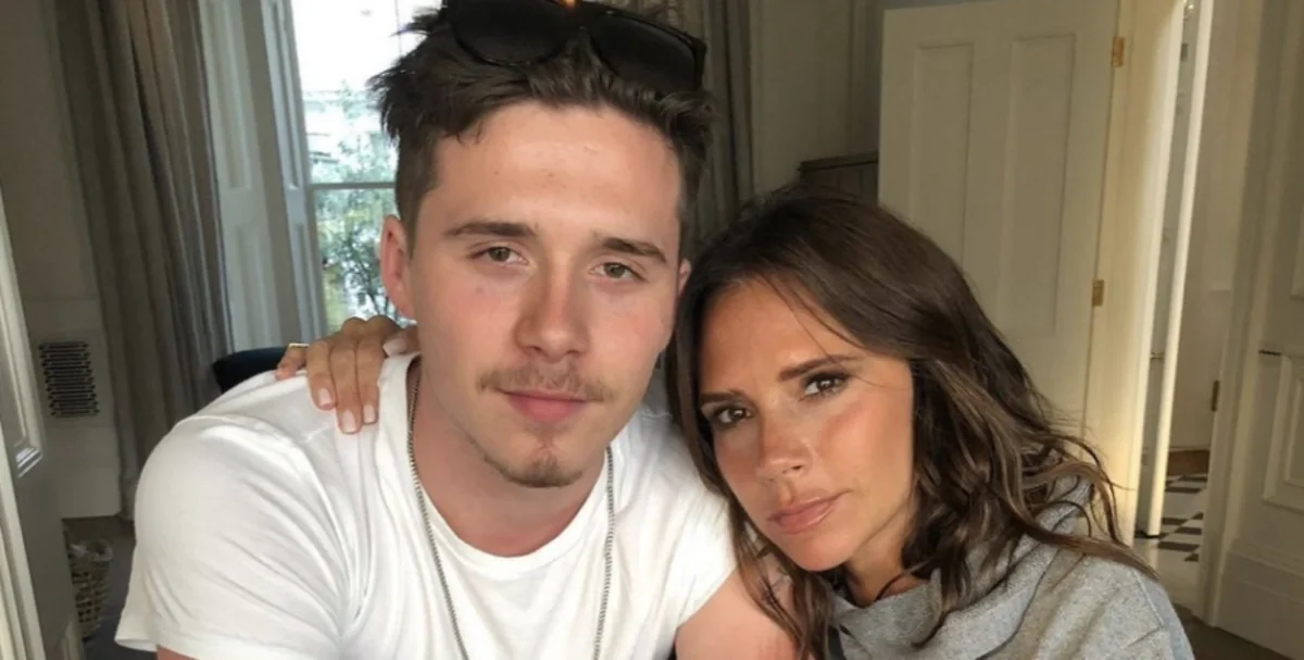 Виктория Бекхэм публично призналась в любви сыну Бруклину после семейного скандала