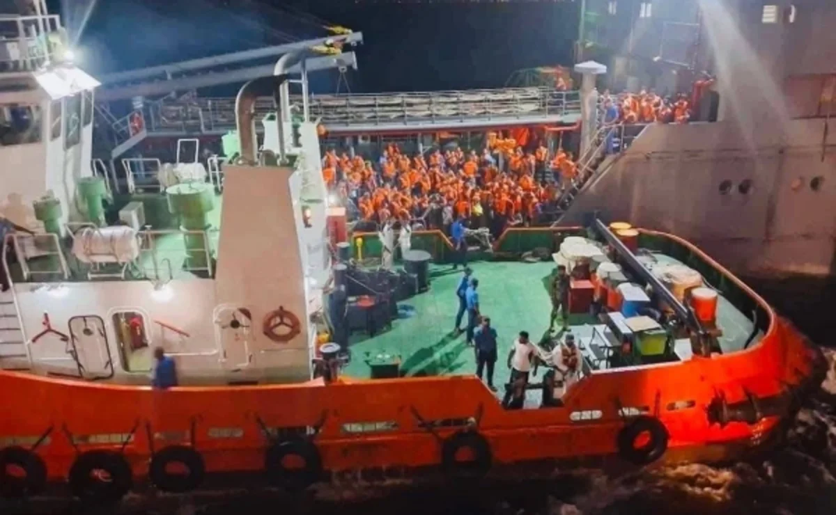 Şri-Lanka İran gəmisini nəzarətə götürdü: 200-dən çox dənizçi təxliyə edilir