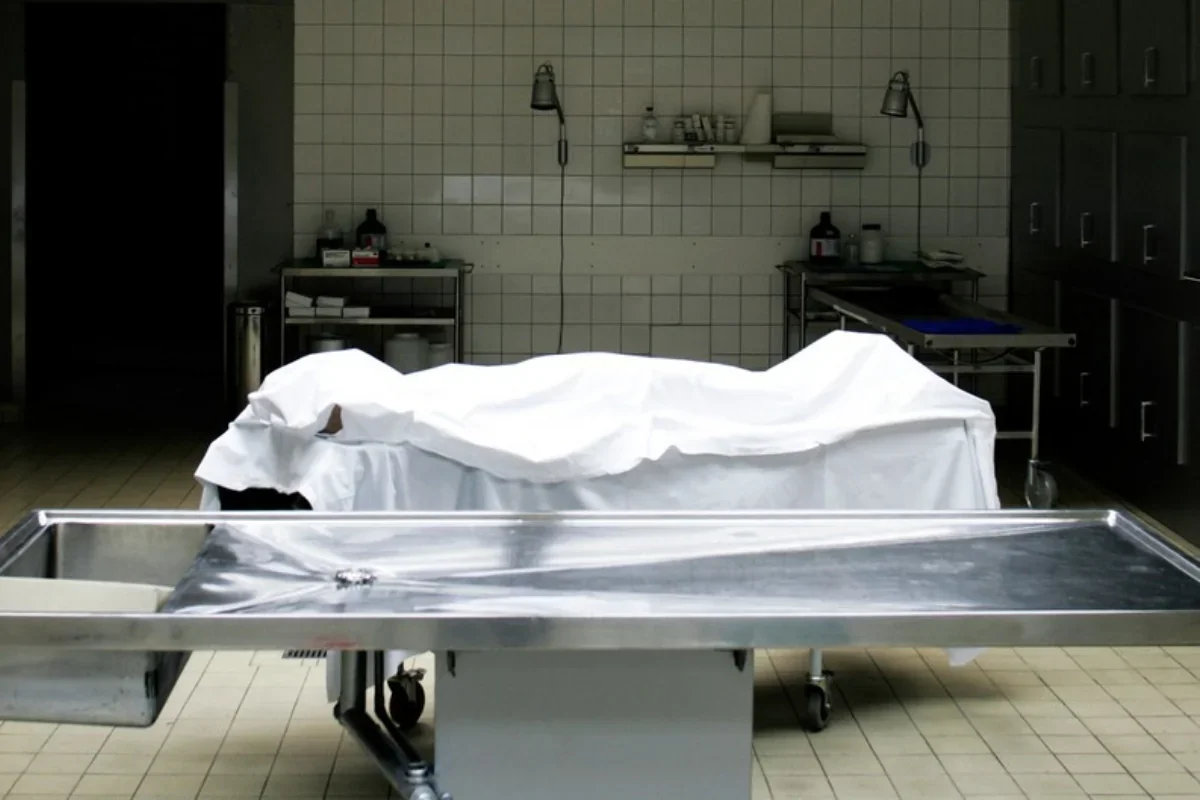 В Баку грузовик коммунальной службы сбил женщину