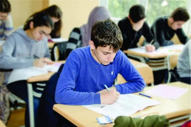 Qeyri-ciddi hazırlaşan abituriyentə suallar çətin gəlir