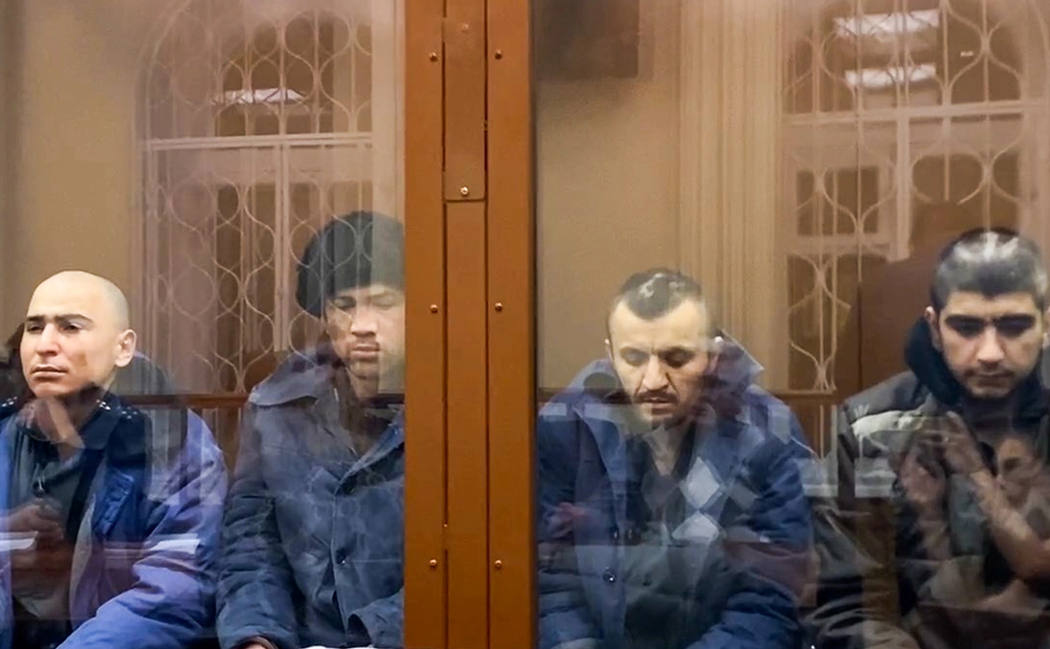 Четырех исполнителей теракта в 