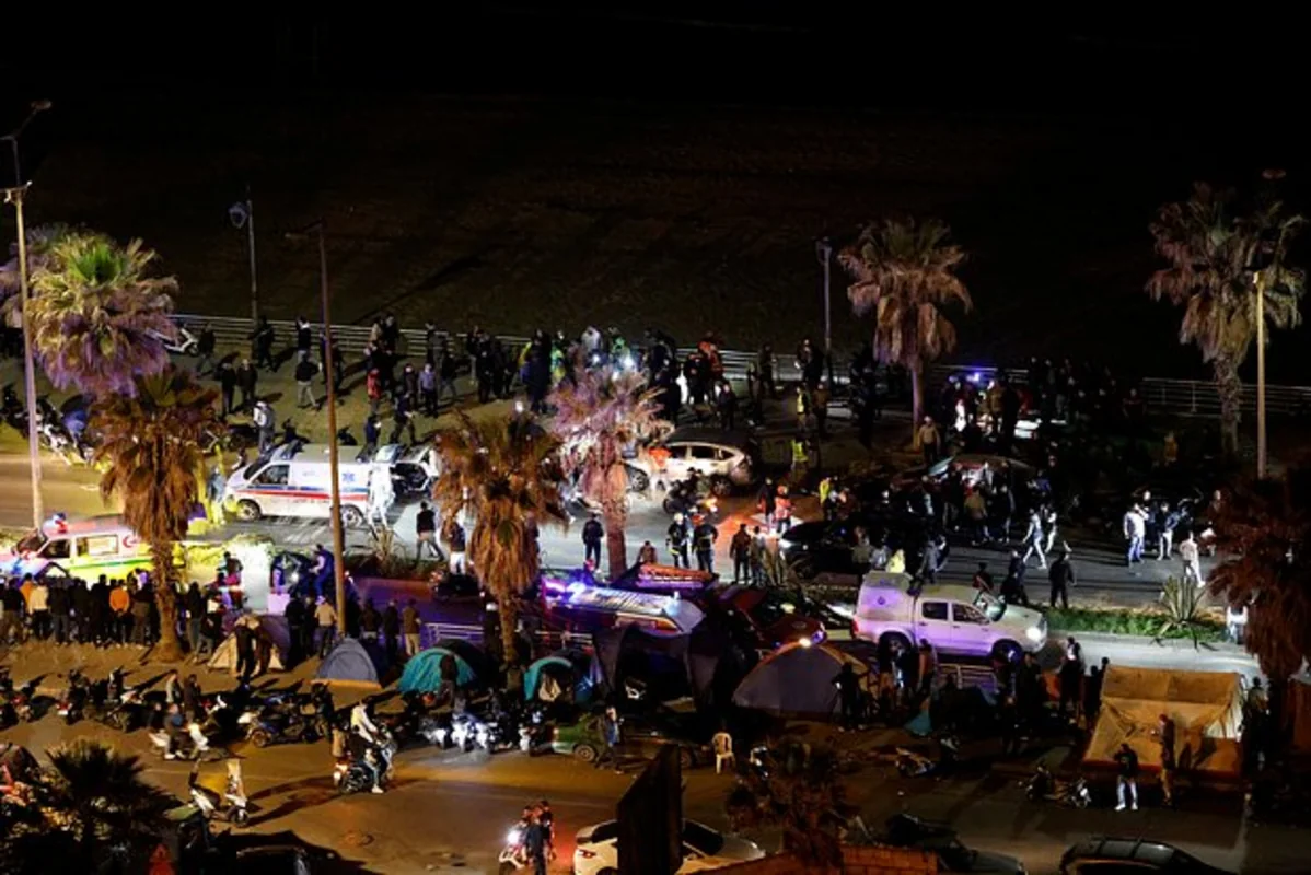 İsrail PUA-sı Beyrutda avtomobili vurdu: Səkkiz nəfər öldü - VİDEO