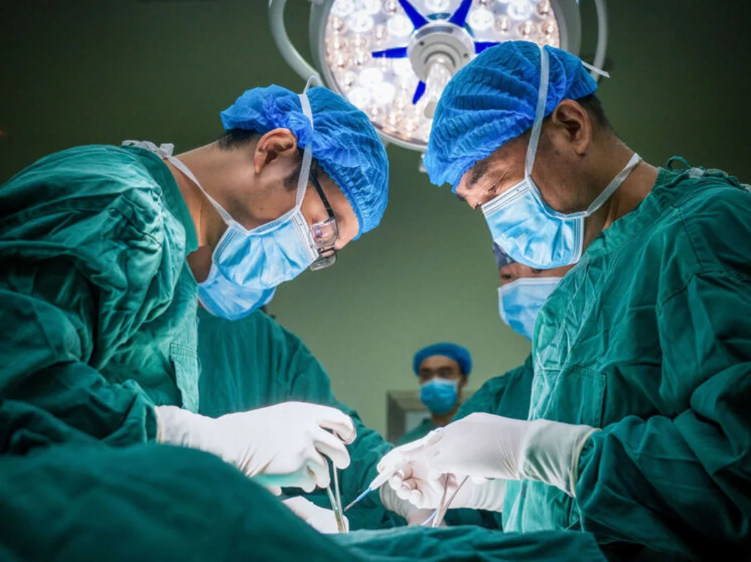 Мужчина 8 лет прожил с 12-сантиметровой палочкой, застрявшей в горле-ФОТО