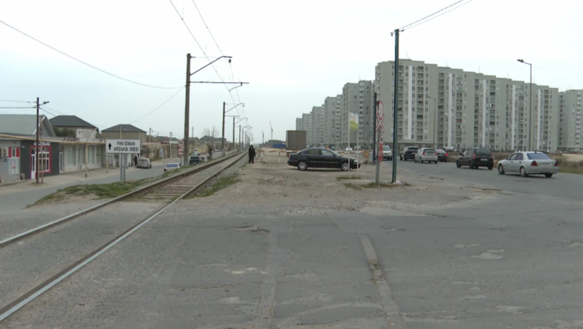 Hövsanda təhlükəli yol: Nişanların olmaması sürücüləri riskə atır - VİDEO