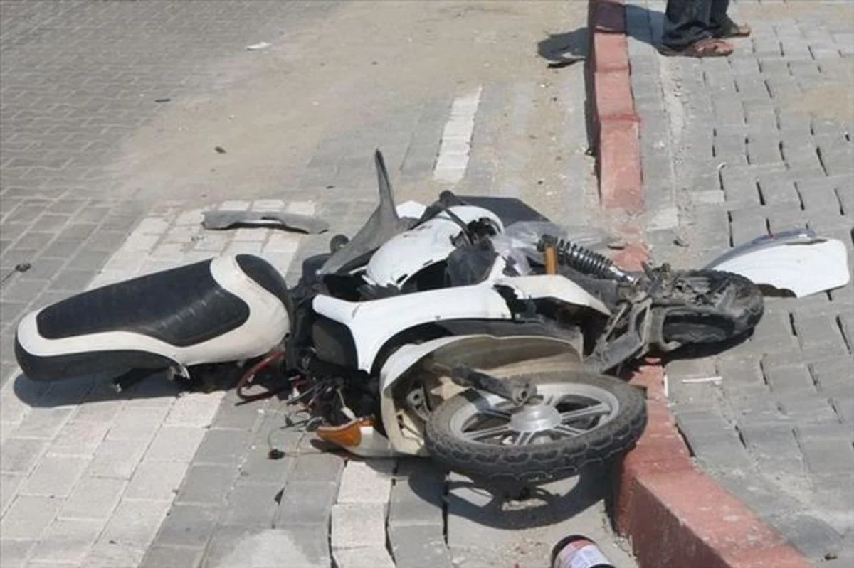 Bakıda moped divara çırpıldı, sürücü öldü