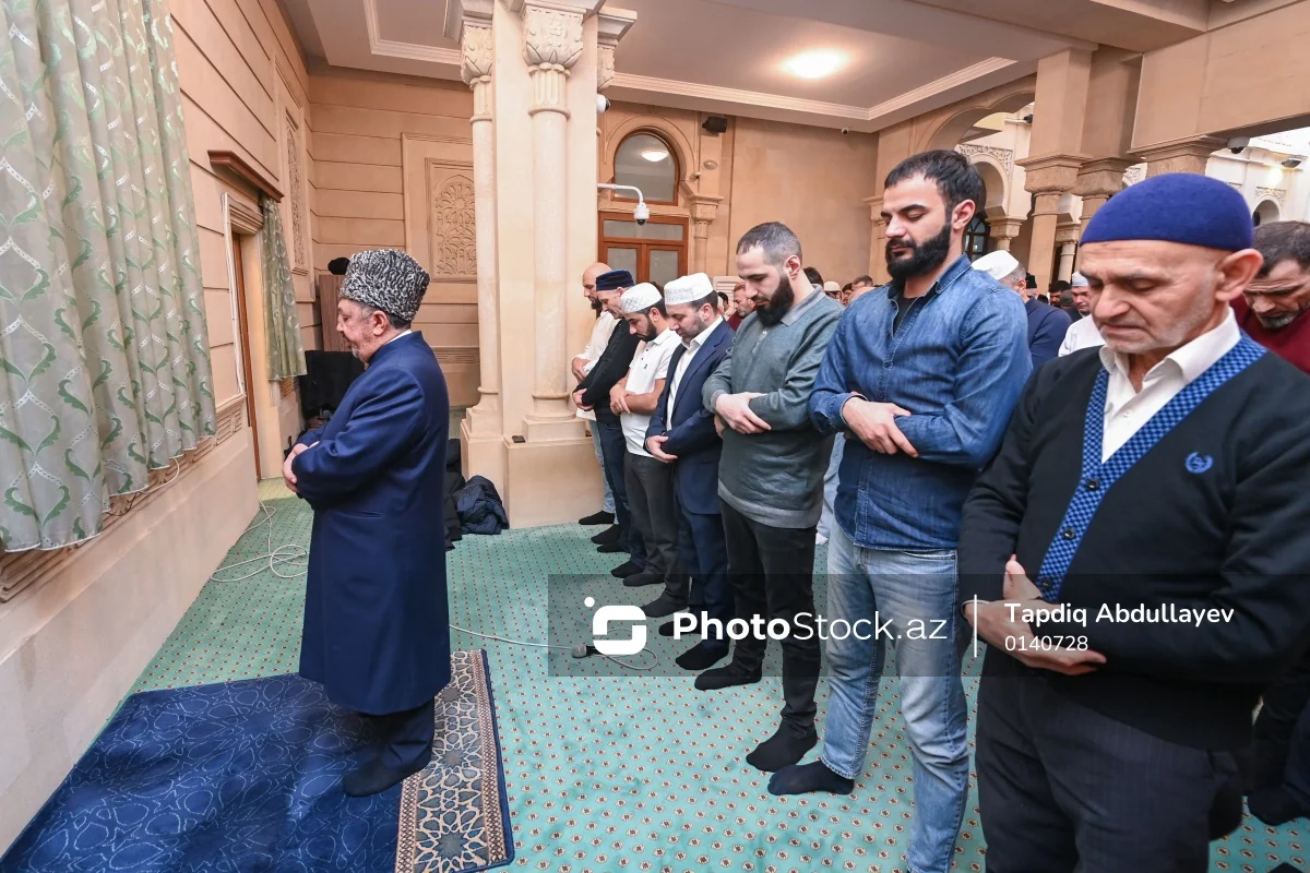 Əjdərbəy məscidində bayram namazı qılındı