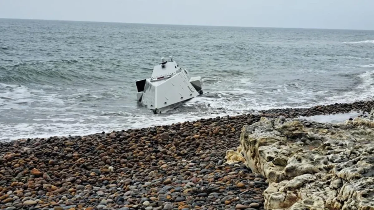 Türkiyədə sahildə pilotsuz sualtı aparat tapıldı - FOTO