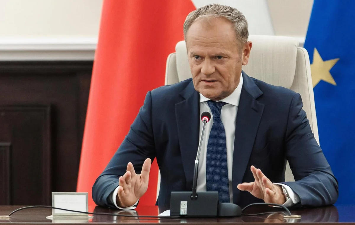 Туск раскритиковал Навроцкого за поездку в Будапешт