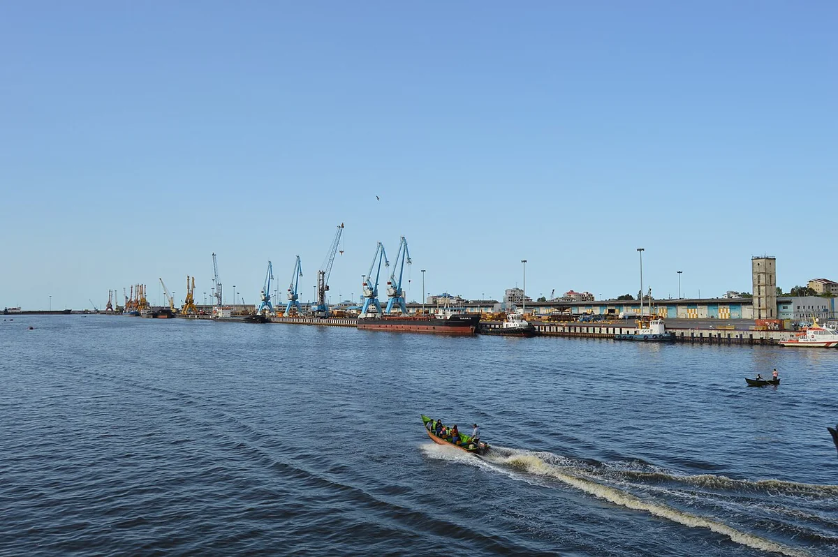 İranın Bəndər-Pol limanı bombalandı: Ölənlər var