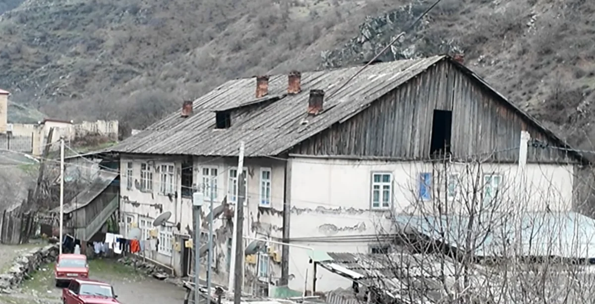 В Дашкесане затопило здание с обрушившейся крышей - ВИДЕО