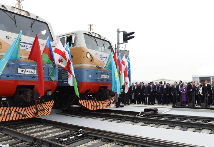 Премьер Узбекистана высоко оценил значение железной дороги Баку-Тбилиси-Карс