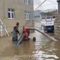 Bakı və Abşeronda yağış nəticəsində yaranan problemlərin həlli istiqamətində işlər aparılır - VİDEO