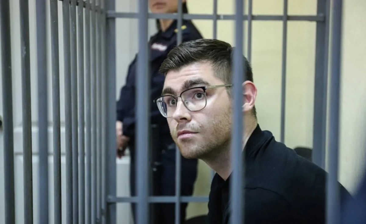 Rusiyada məhkəmə polisə rüşvət verən jurnalisti həbsdə saxladı