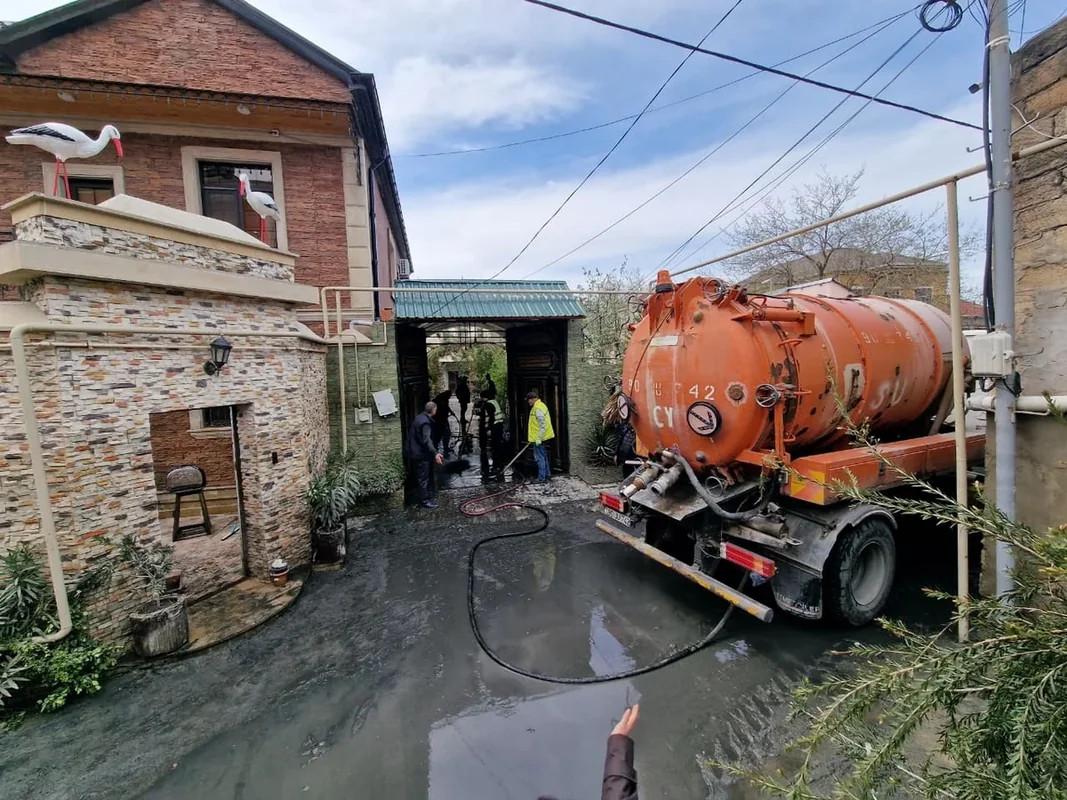 Keşlədə kollektorun daşması nəticəsində yaranmış fəsadlar aradan qaldırılır