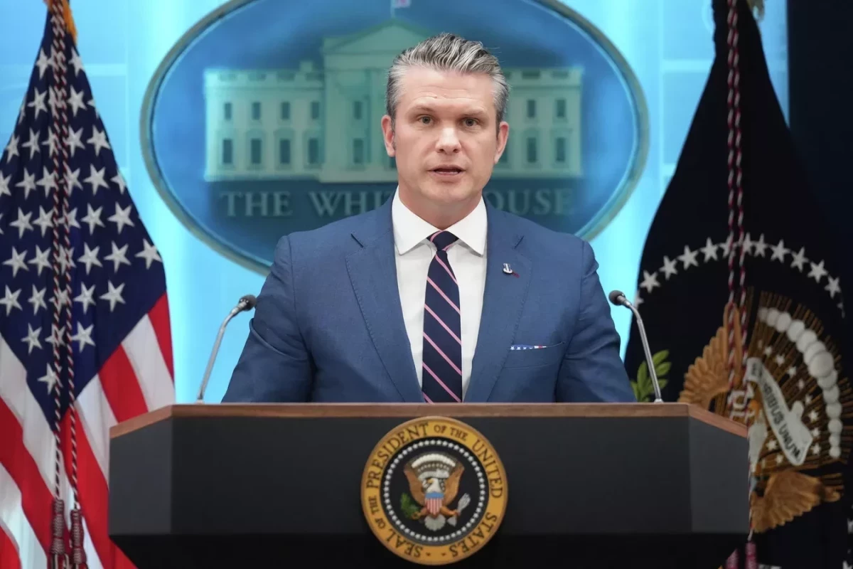 Хегсет: два военных корабля США пересекли Ормузский пролив