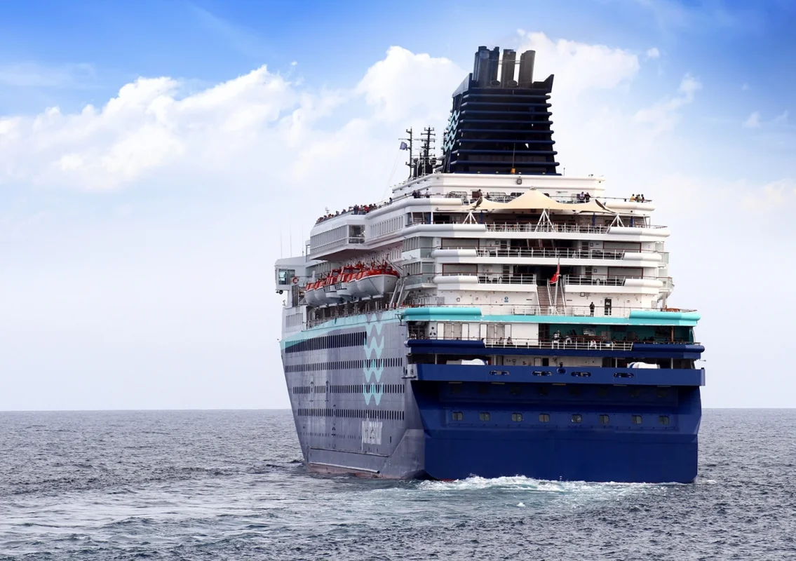 Münaqişənin kəskinləşməsindən bəri Hörmüz boğazından ilk sərnişin gəmisi keçdi