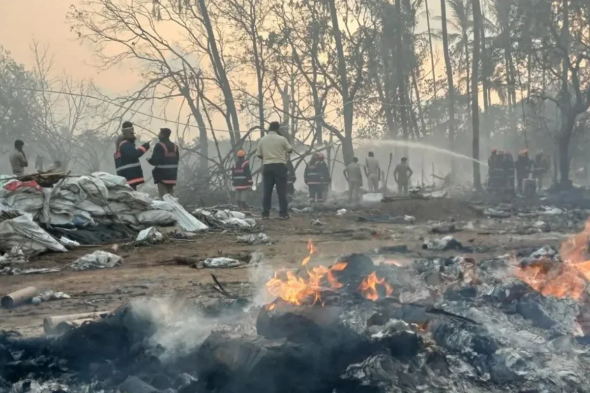 Ffişəng fabrikində partlayış - Çox sayıda həlak olanlar var