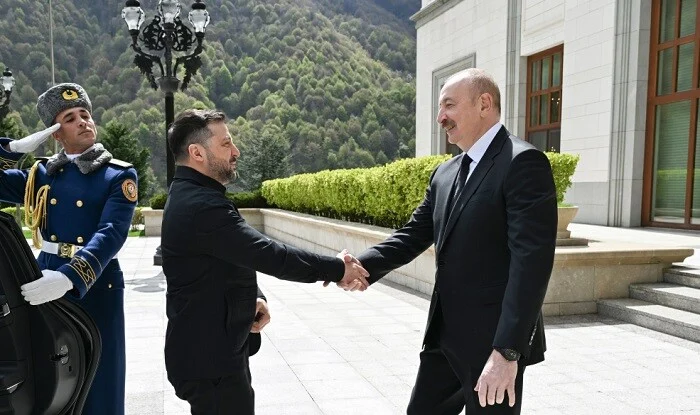 Zelenski Rusiya ilə görüş üçün niyə Bakını təklif etdi?