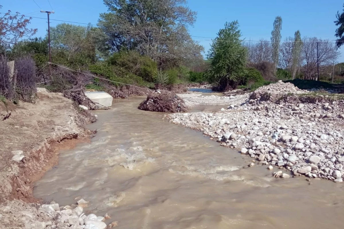 Şabranda sel körpünü uçurub - FOTO