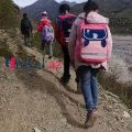 İsmayıllının bu kəndində yol yoxdur: Uşaqlar məktəbə belə gedirlər - VİDEO