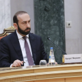 Mirzoyan Parisdə Azərbaycanla sülh prosesi və regional layihələr barədə danışıb