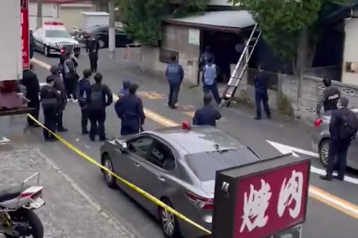Yaponiyada naməlum şəxs məktəblilərə və polislərə hücum edib: Yaralılar var - VİDEO