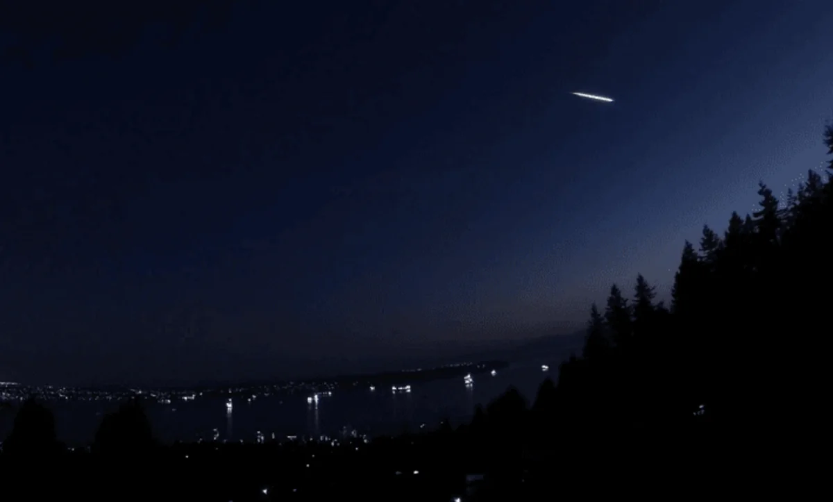 Səmada görünən parlaq meteor kanadalıları qorxudub - VİDEO