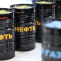 Цены на нефть подешевели более чем на 1%