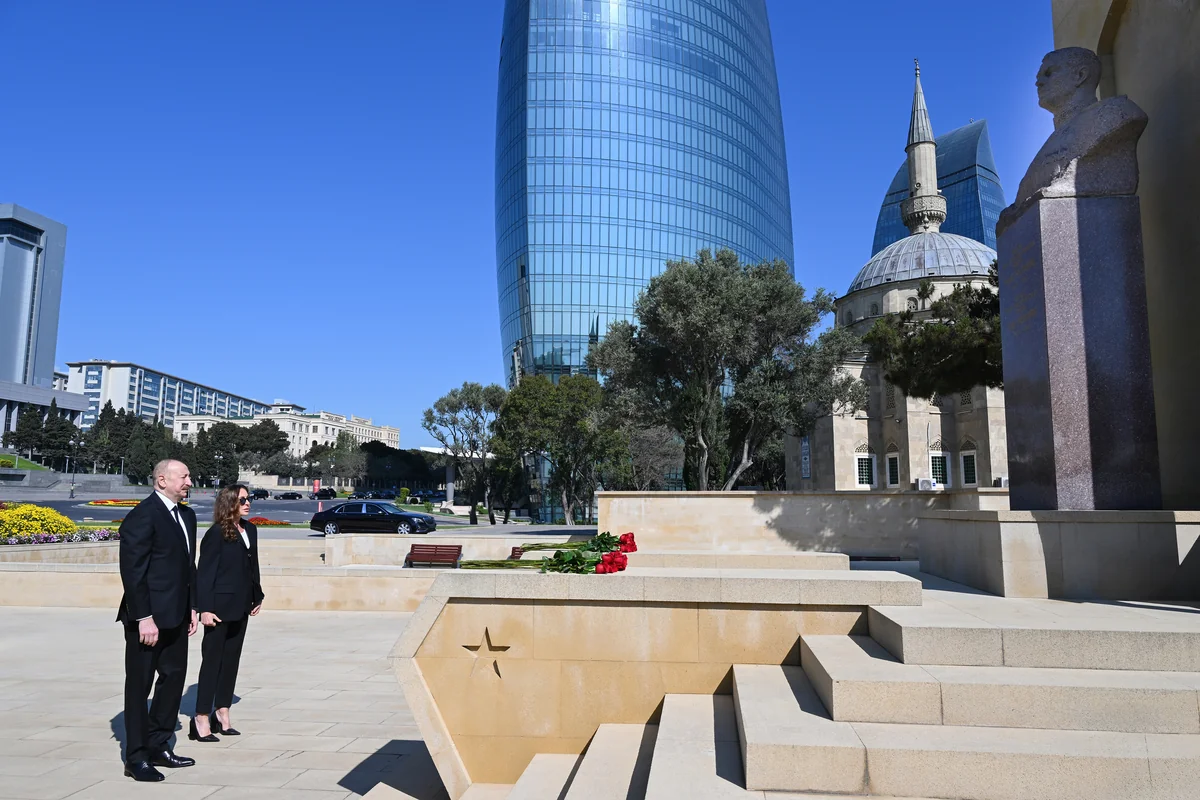 Faşizm üzərində Qələbə uğrunda mübarizədə həlak olan Azərbaycan övladlarının xatirəsi ehtiramla anılıb - FOTO