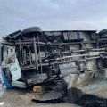 В Евлахе перевернулся микроавтобус, пострадали около 20 человек