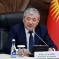 В Кыргызстане госслужащим рекомендовали отказаться от пиджаков ради экономии электроэнергии