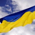 Ukrayna səfirliyi bayraqlarını endirdi