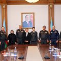 Müdafiə naziri Milli qəhrəmanlarımızın ailələlərinə medallar təqdim etdi - FOTO