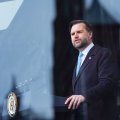 Вэнс: США и Иран близки к сделке, но риск войны сохраняется