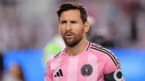 Lionel Messi rəsmən milyarder oldu