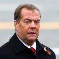 Медведев угрожает европейским дипломатам в Киеве