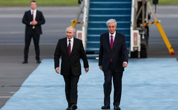 В России объяснили второй визит Путина в Казахстан: не нарушение протокола, а просьба