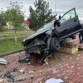 Göygöldə maşın reklam lövhəsinə çırpıldı - FOTO