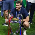 Кварацхелию признали игроком сезона в Лиге чемпионов