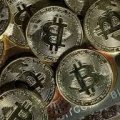 Стоимость биткоина опустилась ниже $70 тыс.