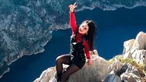В Турции уроженка Казахстана сорвалась со скалы, отмечая окончание карантина