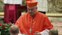 Кардинал направил деньги Ватикана на помощь проституткам-транссексуалам