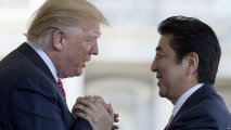 Абэ и Трамп обсудили по телефону ситуацию с коронавирусом