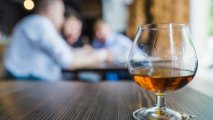Ученые объяснили, почему пьющие люди чаще болеют раком