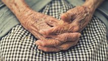 107-летняя иранка победила коронавирус