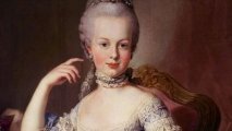 На аукционе в Версале продали дорожный сундук и салфетку королевы Марии Антуанетты