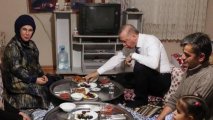 Ərdoğan sadə ailənin evində iftar açdı - FOTO